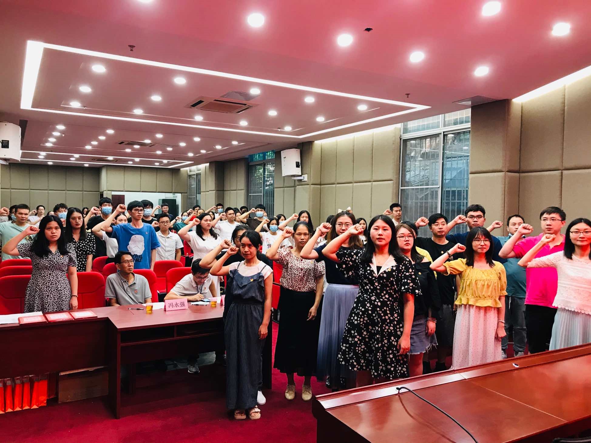 白云山腾博会官网公司团委举行“重温革命历史·传承奋斗精神”主题团日活动暨五四表扬及超龄团员离团仪式