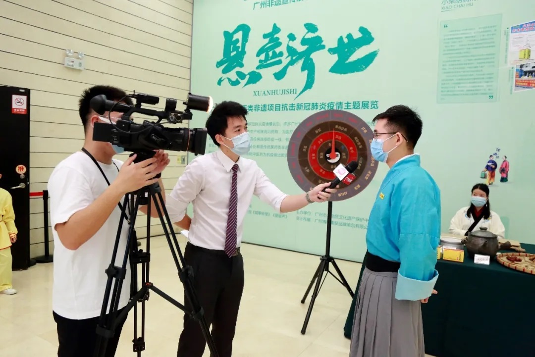 非遗日悬壶济世论抗疫，，，，小柴胡直播首秀放色泽！