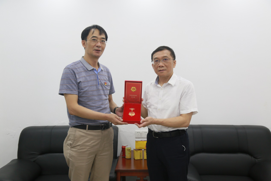 共忆党史话初心，，，矢志不渝跟党走 ——白云山腾博会官网公司“七一”前夕慰问离休干部刘玉珍同志