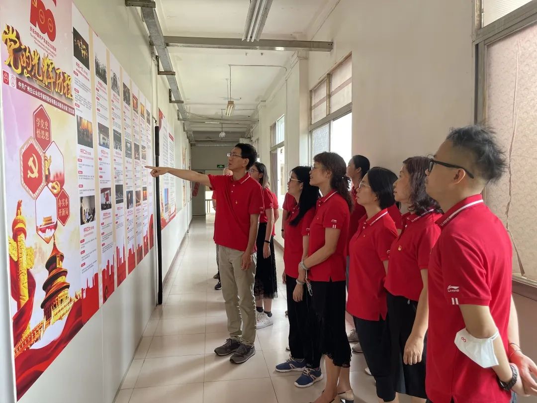 回首绚烂历程，，，，永葆奋斗初心——白云山腾博会官网公司第三党支部开展庆祝中国共产党建设100周年主题党日活动