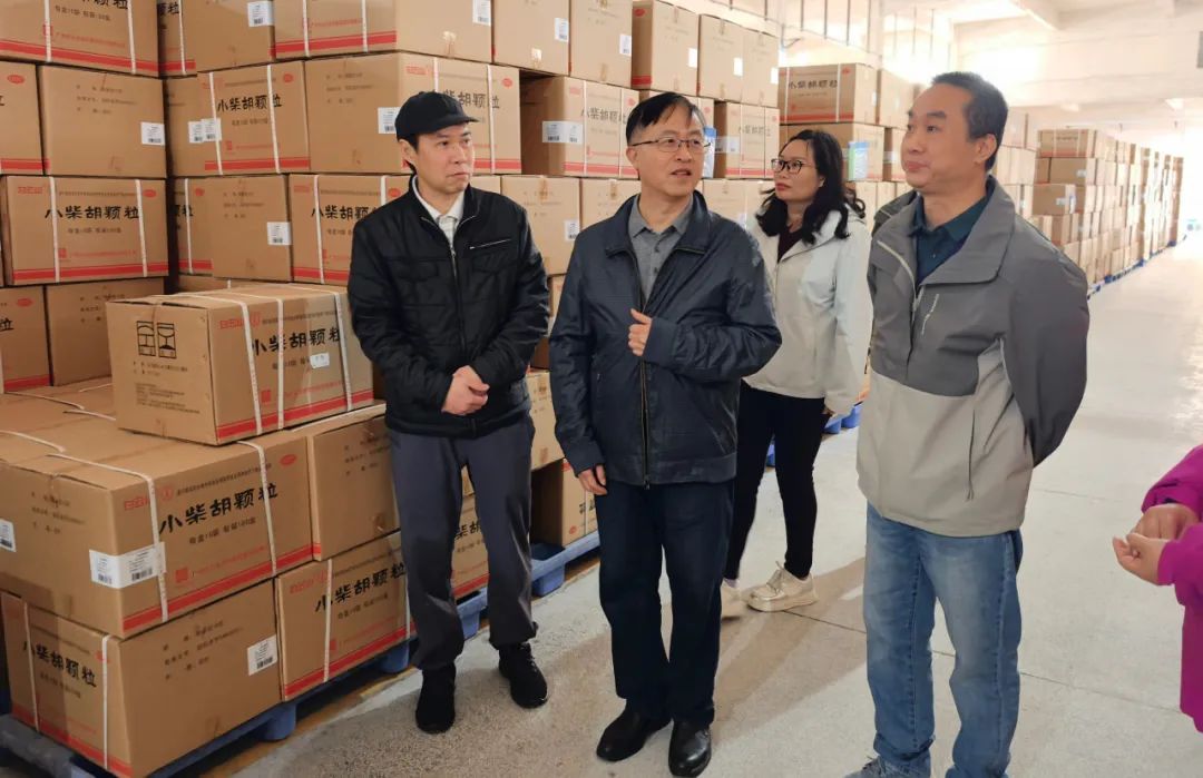 情暖药包 平安护航——白云山腾博会官网公司开展药包厂区综合检查与慰问活动